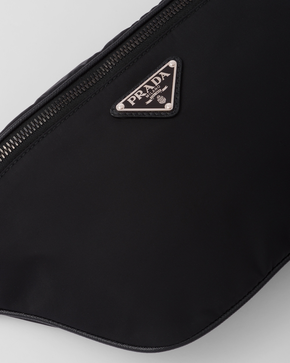 Re-Nylon xサフィアーノレザー ベルトバッグ