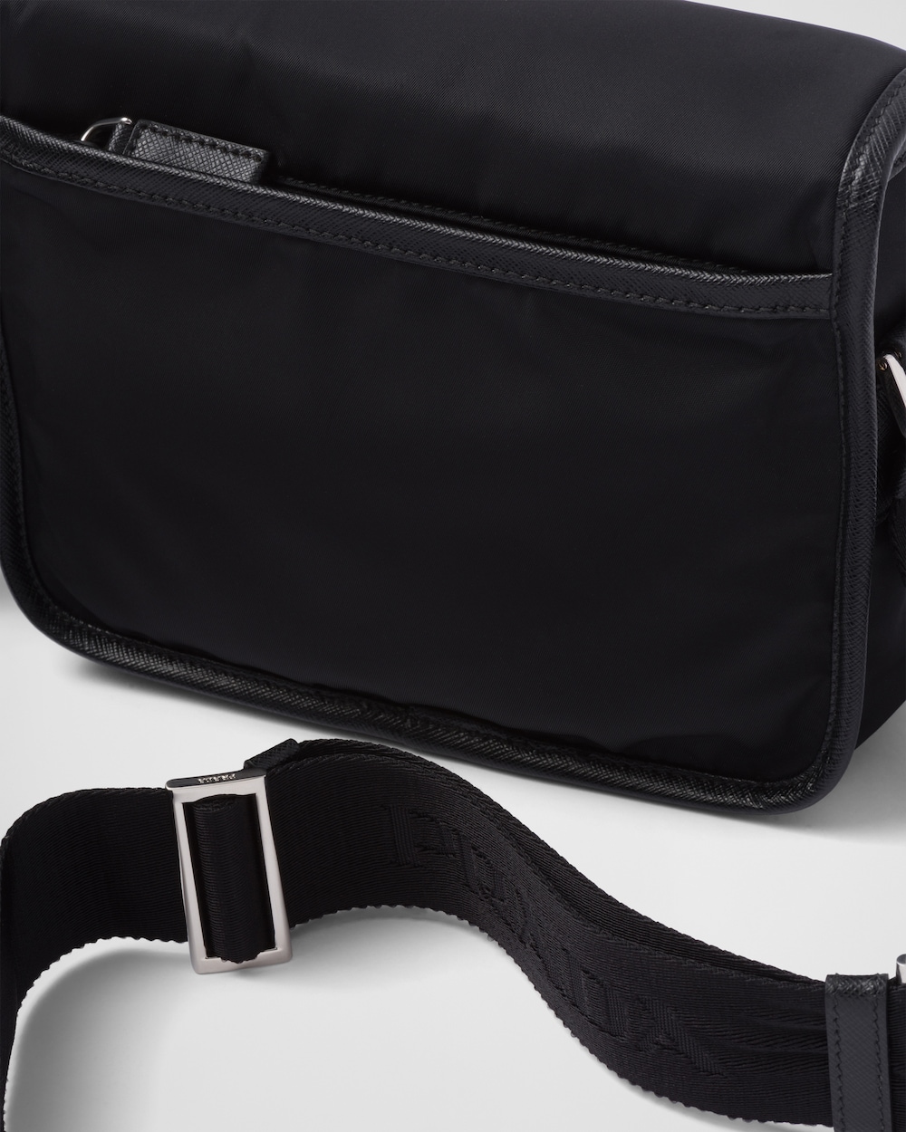 Re-Nylon xサフィアーノレザー ショルダーバッグ