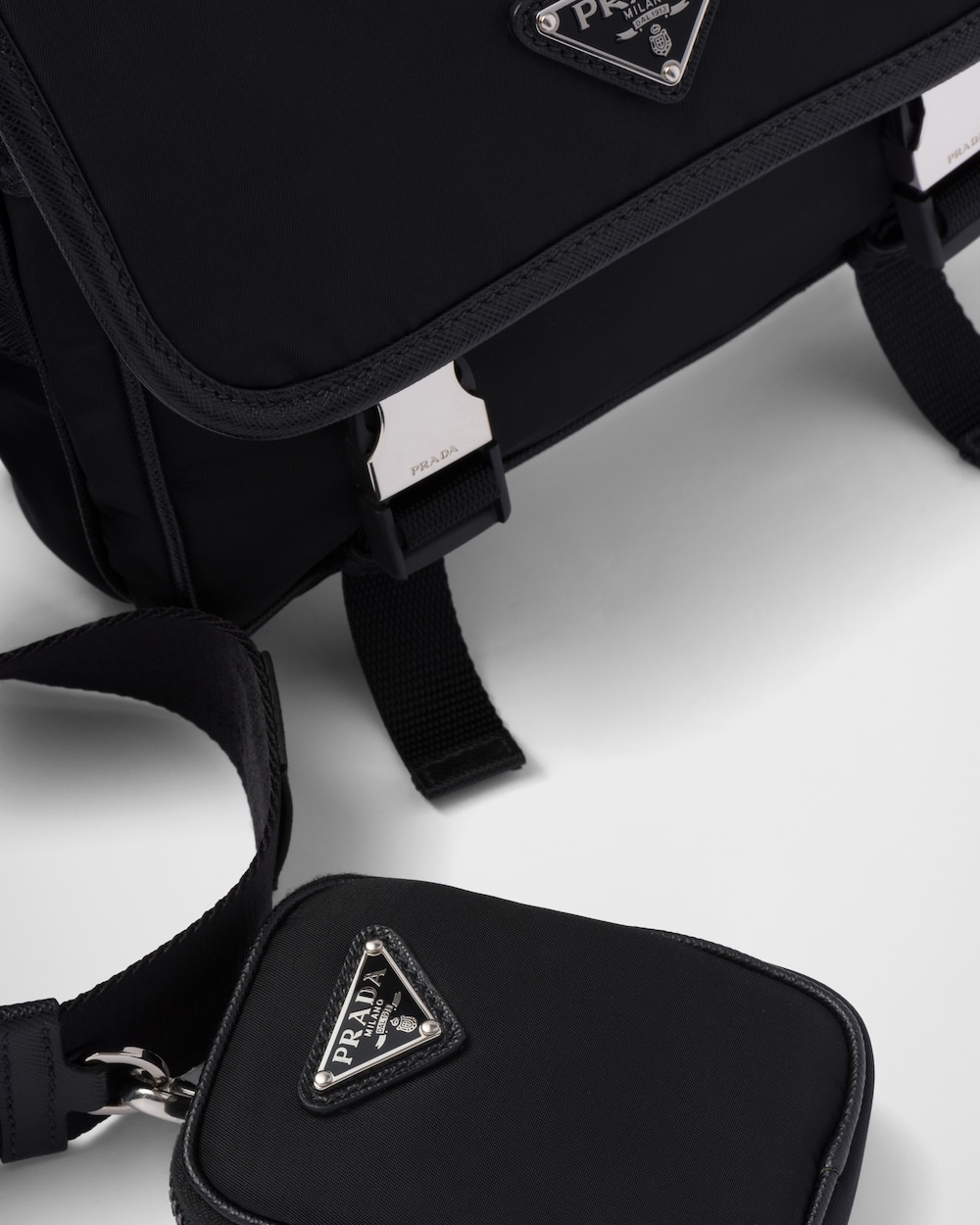Re-Nylon xサフィアーノレザー ショルダーバッグ