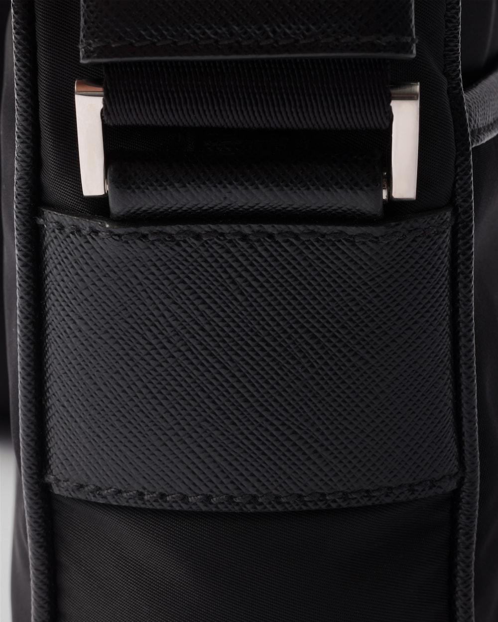 Re-Nylon xサフィアーノレザー ショルダーバッグ