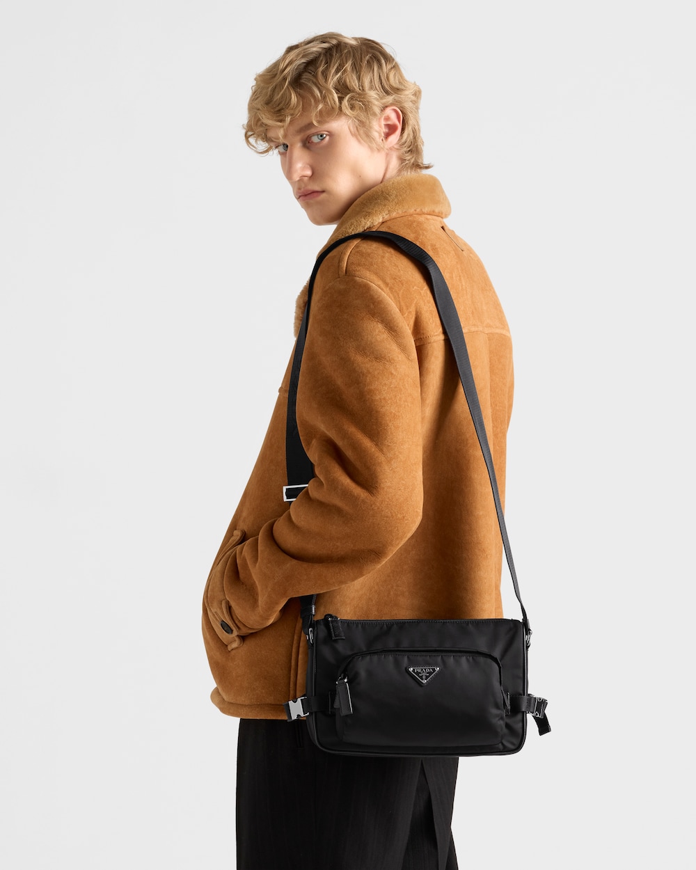ミディアム Re-Nylon xサフィアーノレザー ショルダーバッグ