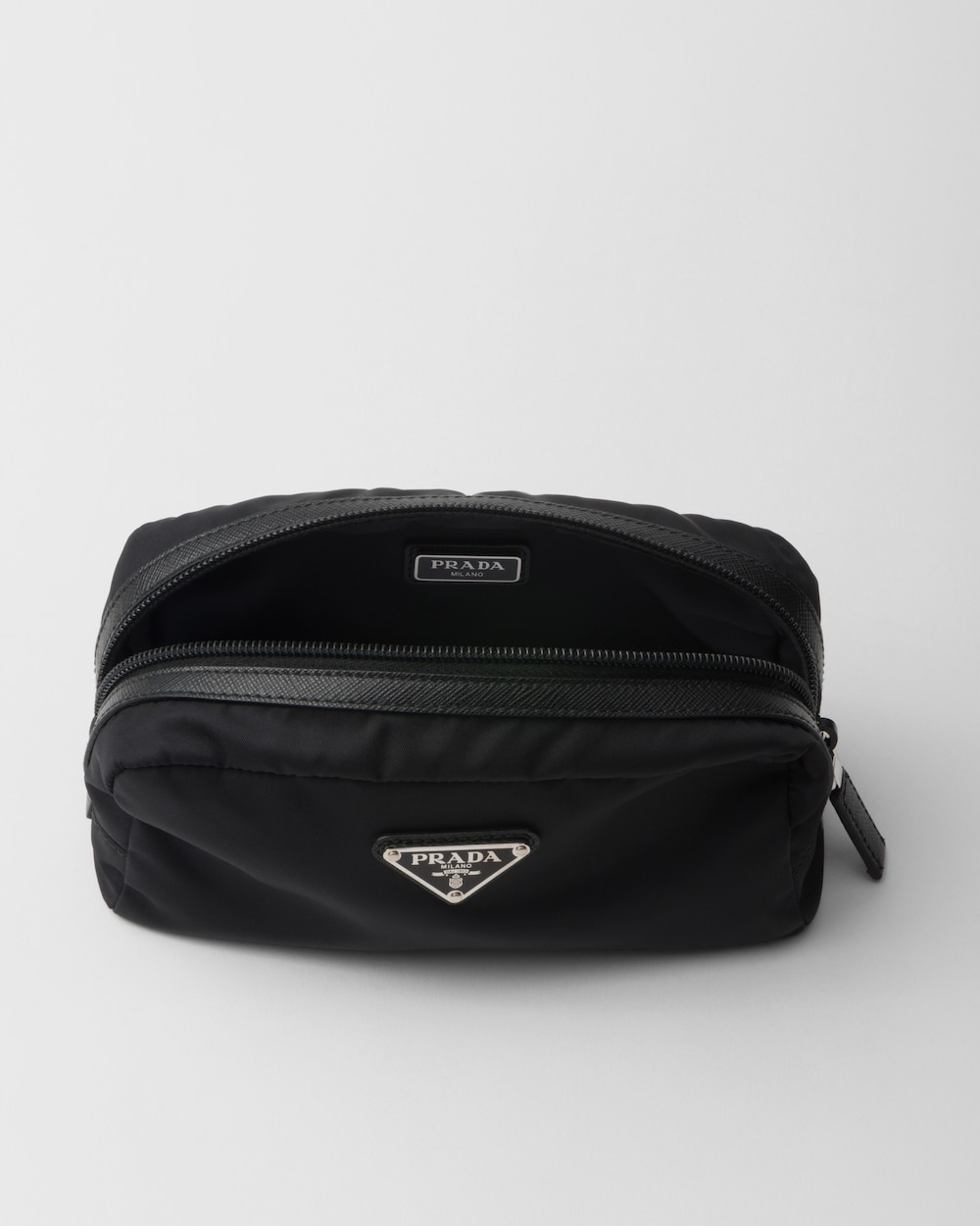 Re-Nylon xサフィアーノレザー ネセセール