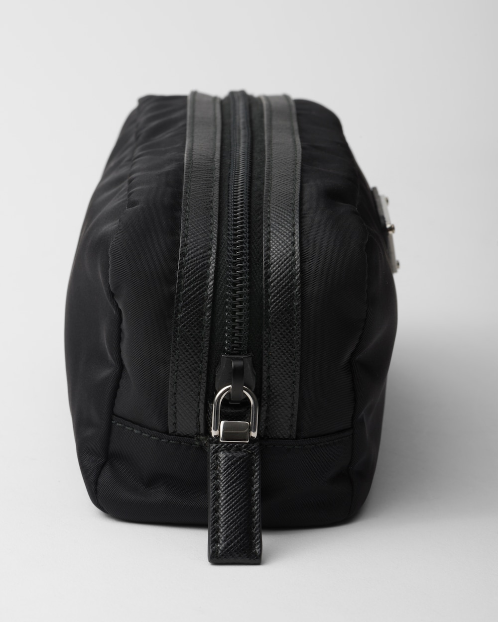 Re-Nylon xサフィアーノレザー ネセセール