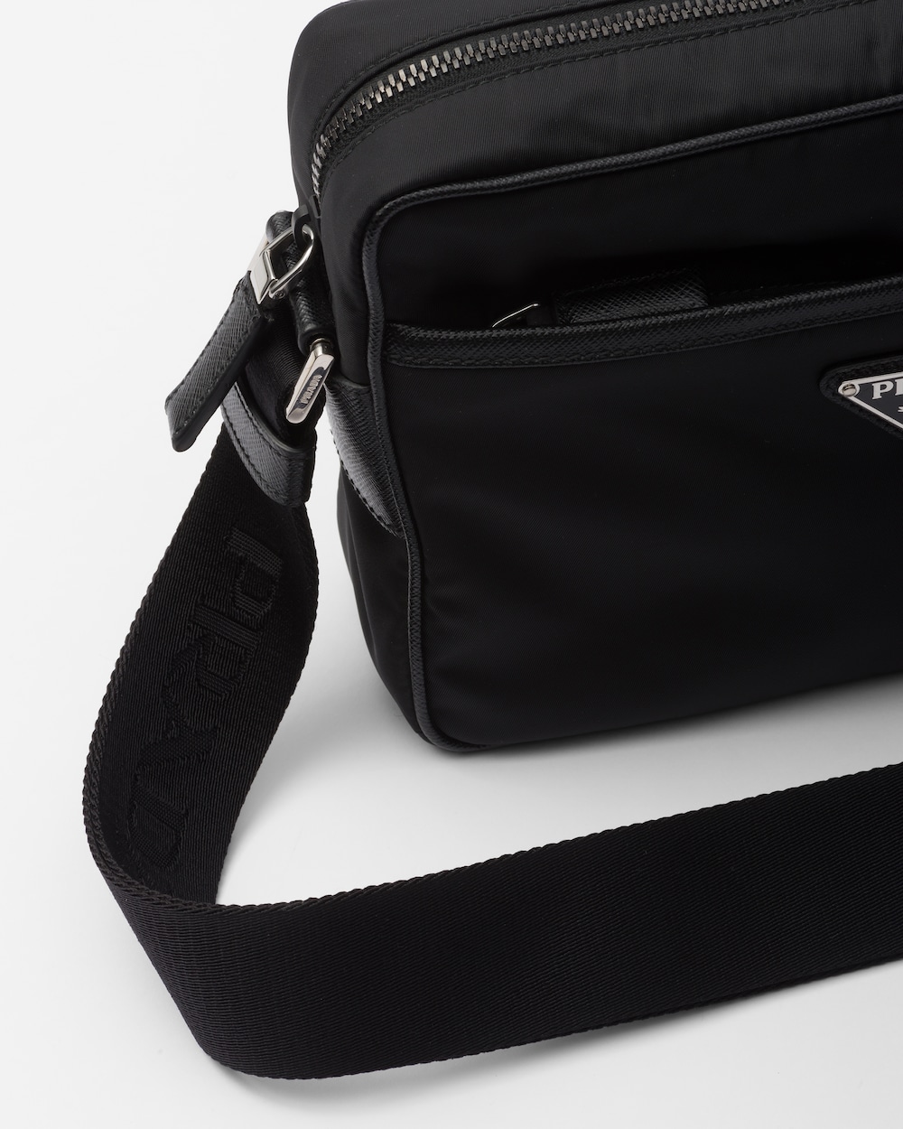Re-Nylon xサフィアーノレザー ショルダーバッグ