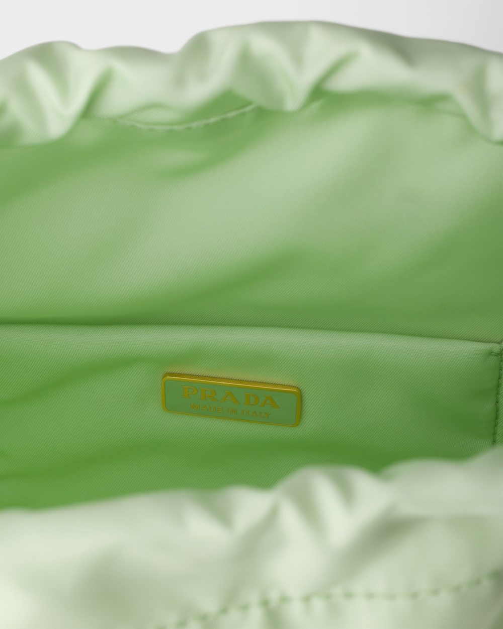 プラダ ウィッシュ Re-Nylon ポーチ