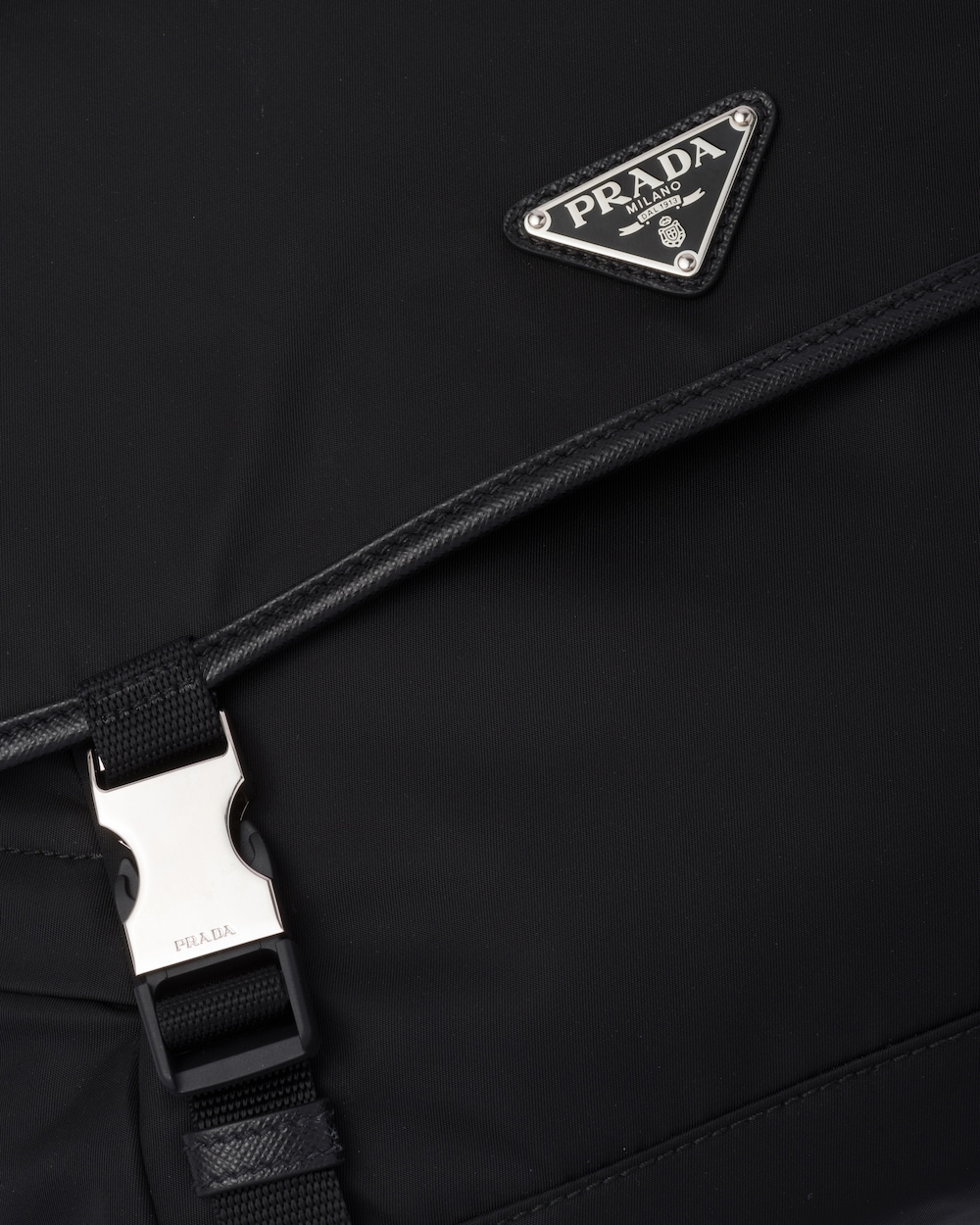 Re-Nylon xサフィアーノレザー ショルダーバッグ
