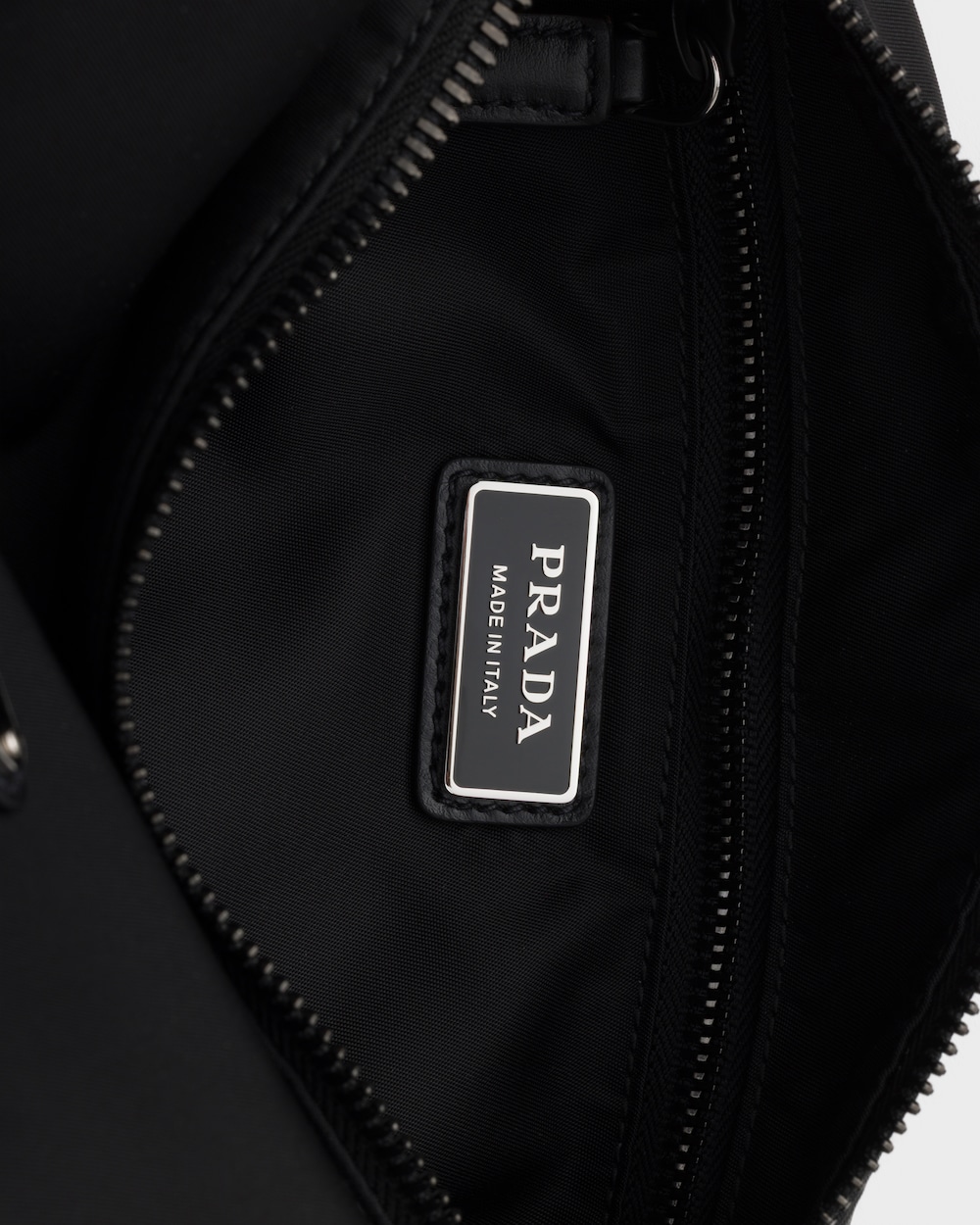 プラダ エクスプローラ Re-Nylon xレザー バッグ