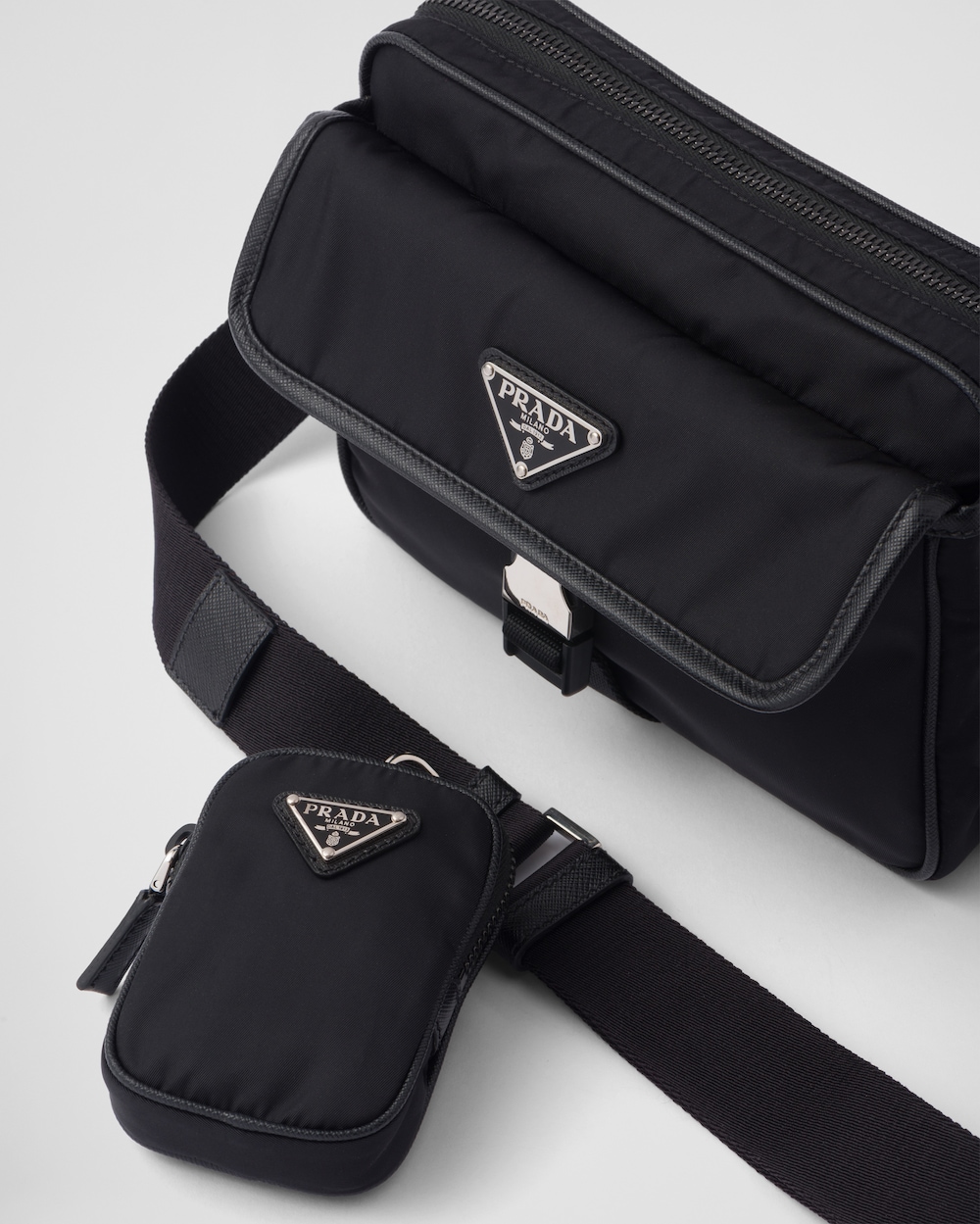 Re-Nylon xサフィアーノレザー ショルダーバッグ