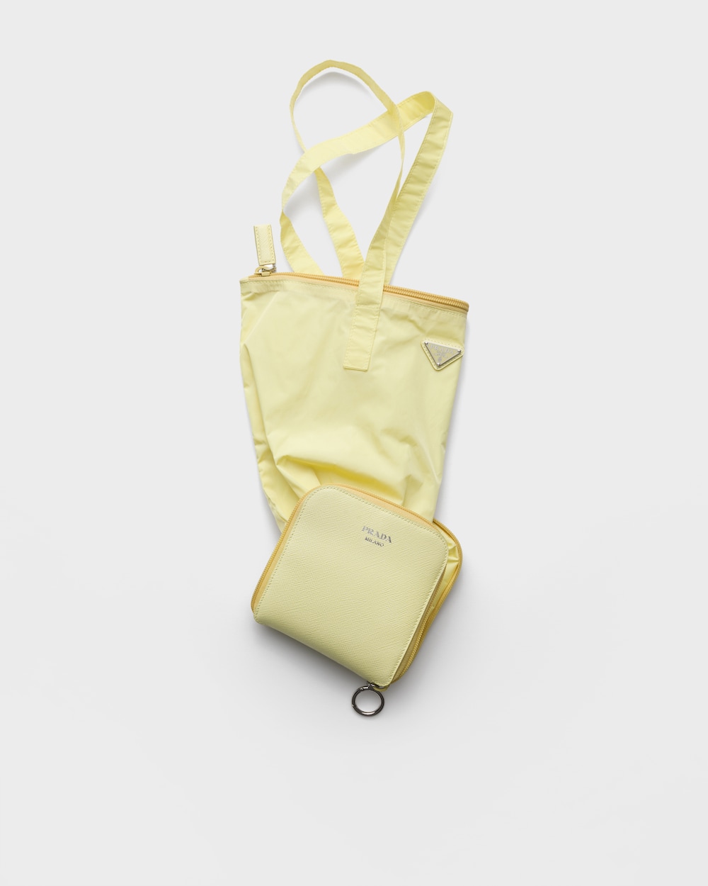 サフィアーノレザー ペンダント付 Re-Nylon トートバッグ