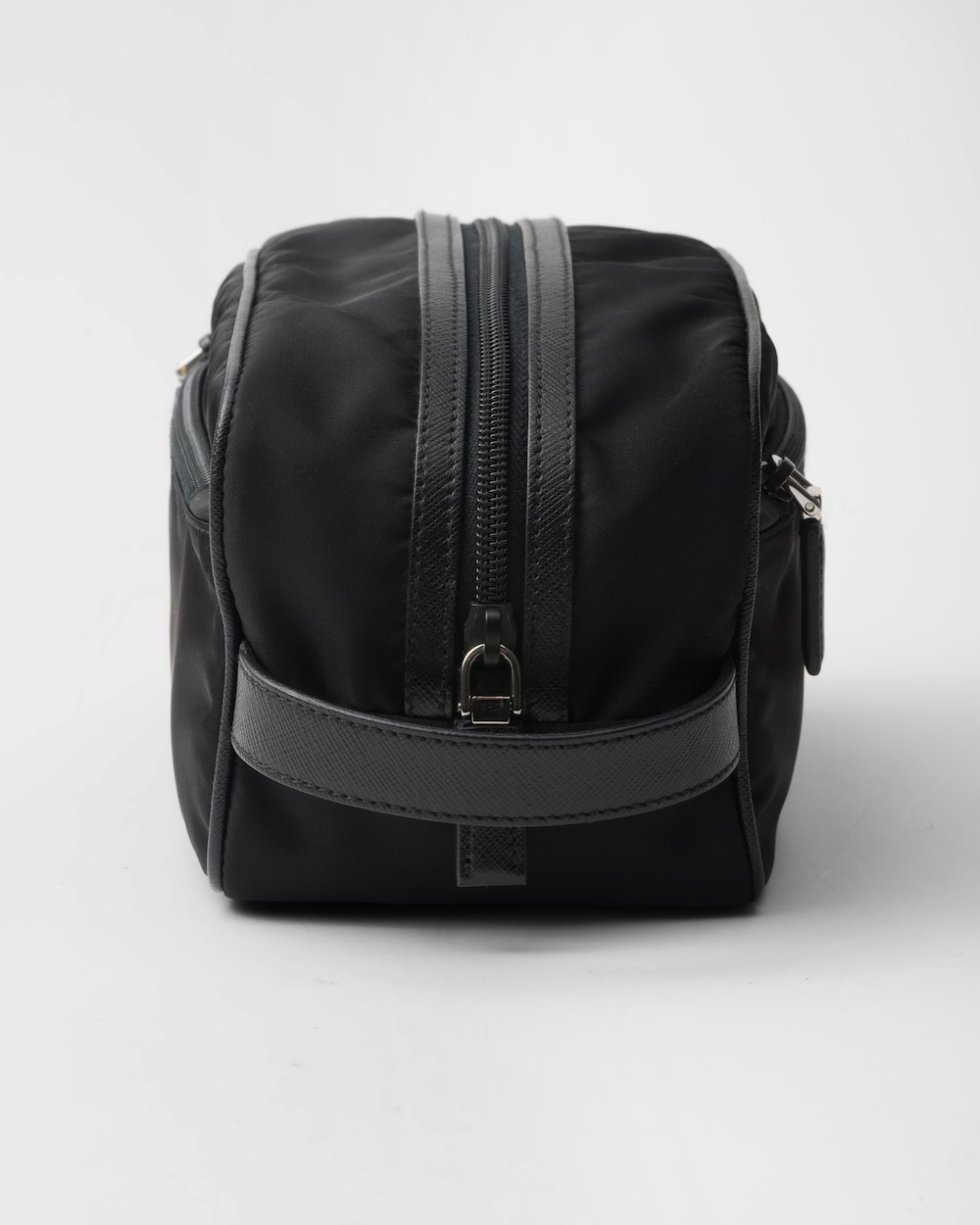 Re-Nylon xサフィアーノレザー トラベルポーチ