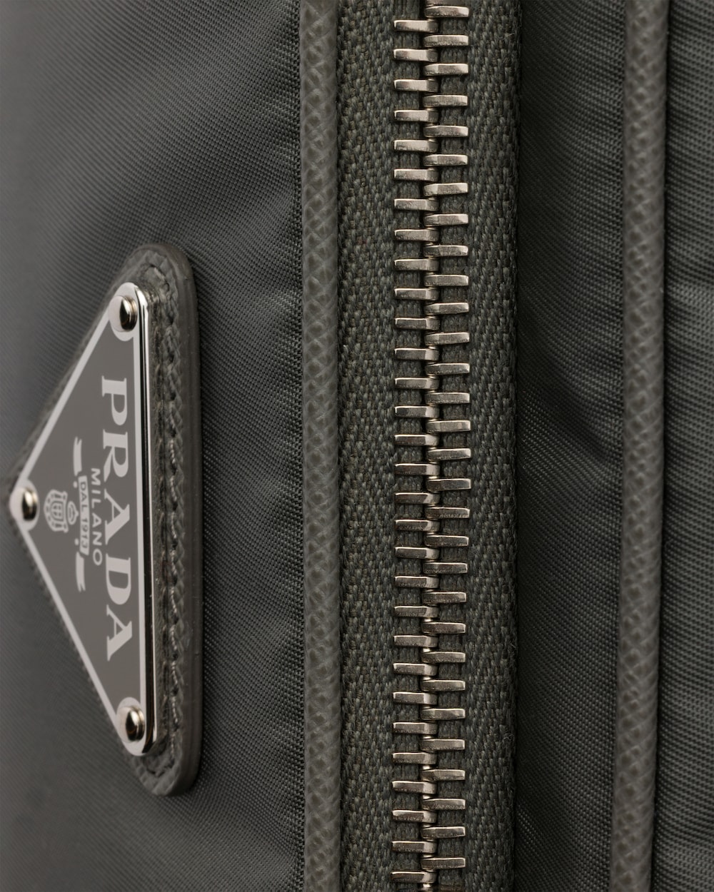 Re-Nylon ミニ ショルダーバッグ