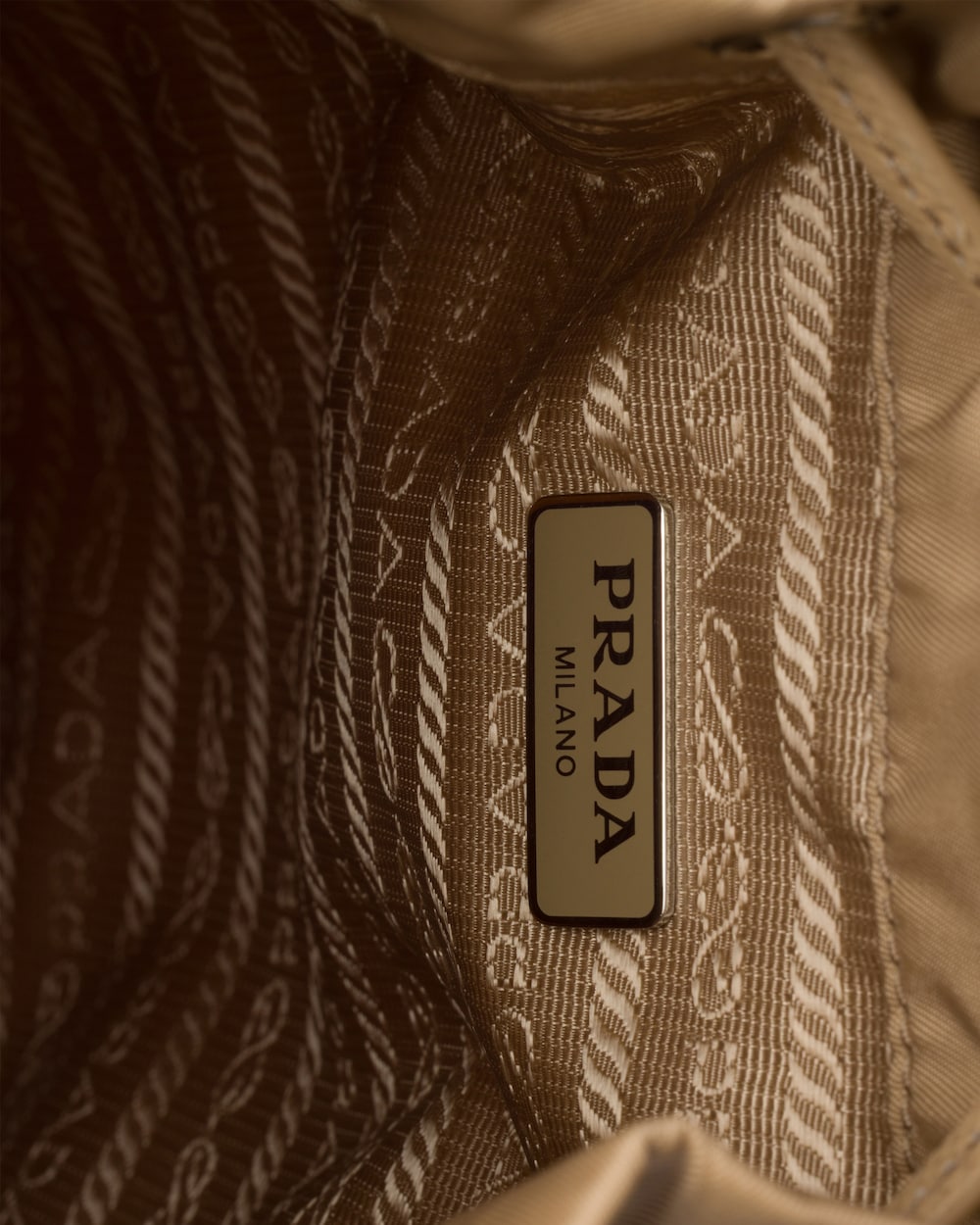 Re-Nylon ポーチ