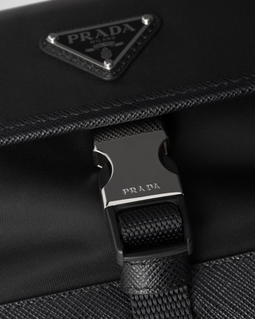 Re-Nylon xサフィアーノレザー スマートフォンケース
