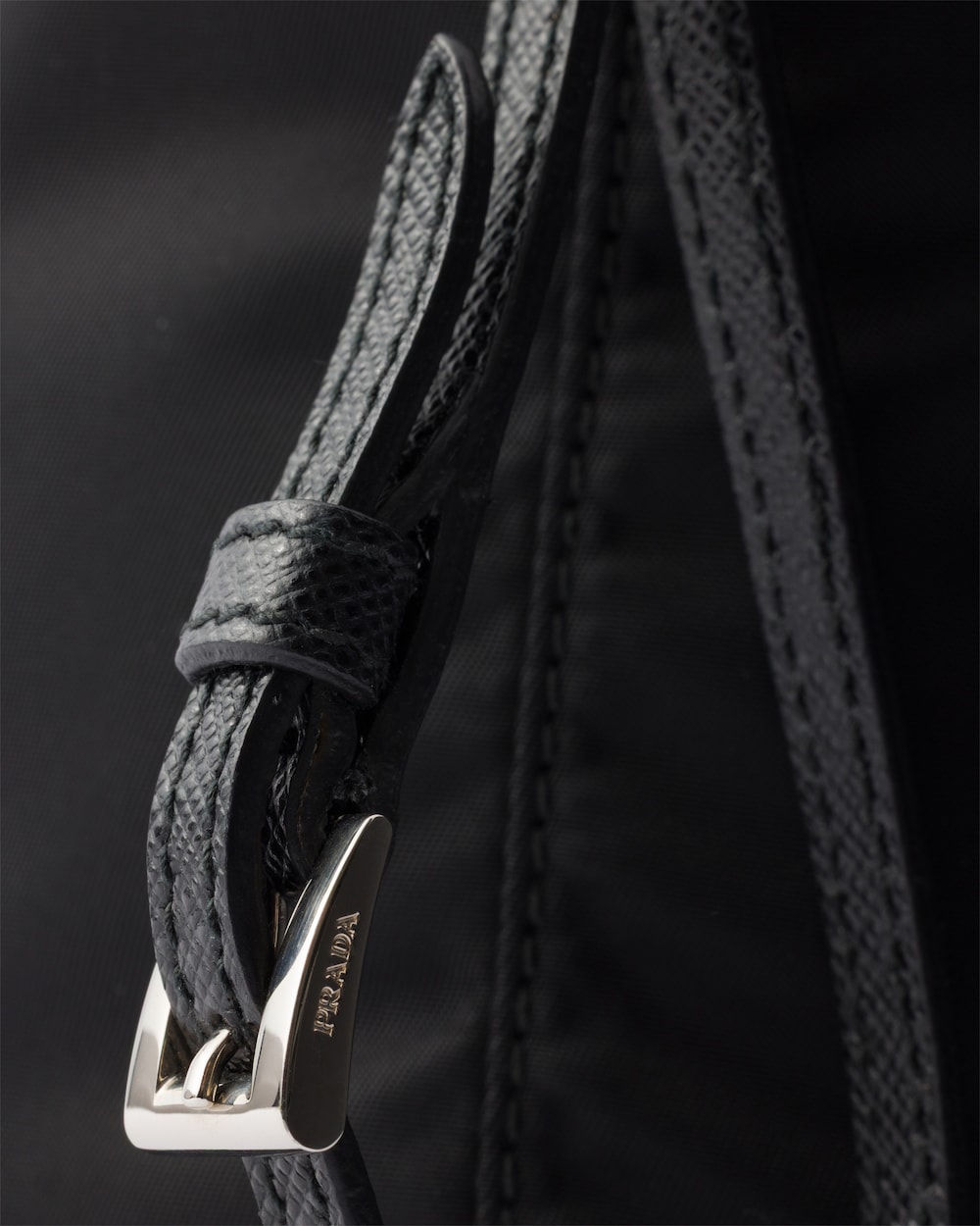 Re-Nylon ポーチ