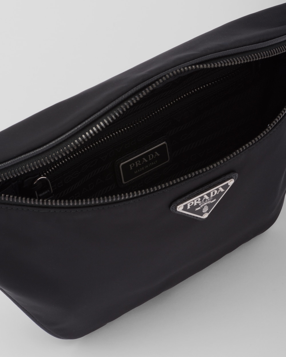 Re-Nylon xサフィアーノレザー ベルトバッグ