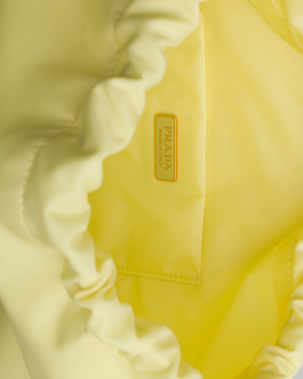 プラダ ウィッシュ Re-Nylon ポーチ